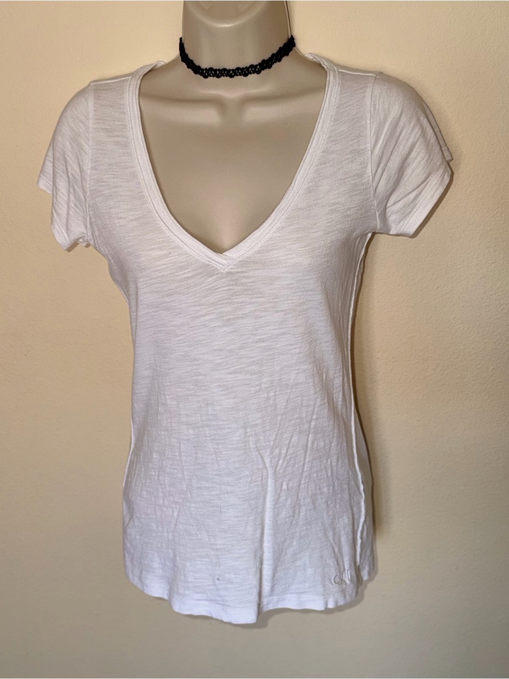 Gilly Hicks XSmall White V-Neck Burnout Short Sleeve Tee - Picture 4 of 13